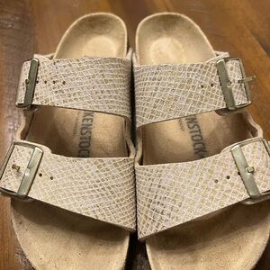 Birkenstocks women’s size 37 (6-6.5)
